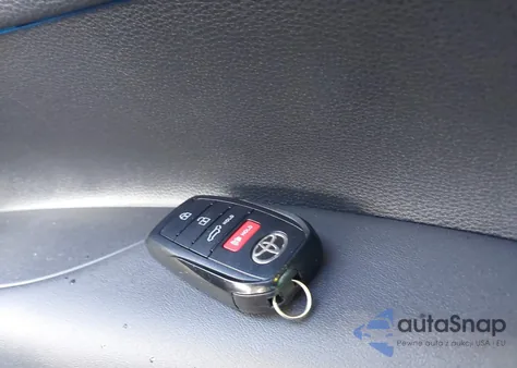 2024 Toyota Corolla Cross Xle z USA, uszkodzony, nr VIN 7MUDAABG7RV106511